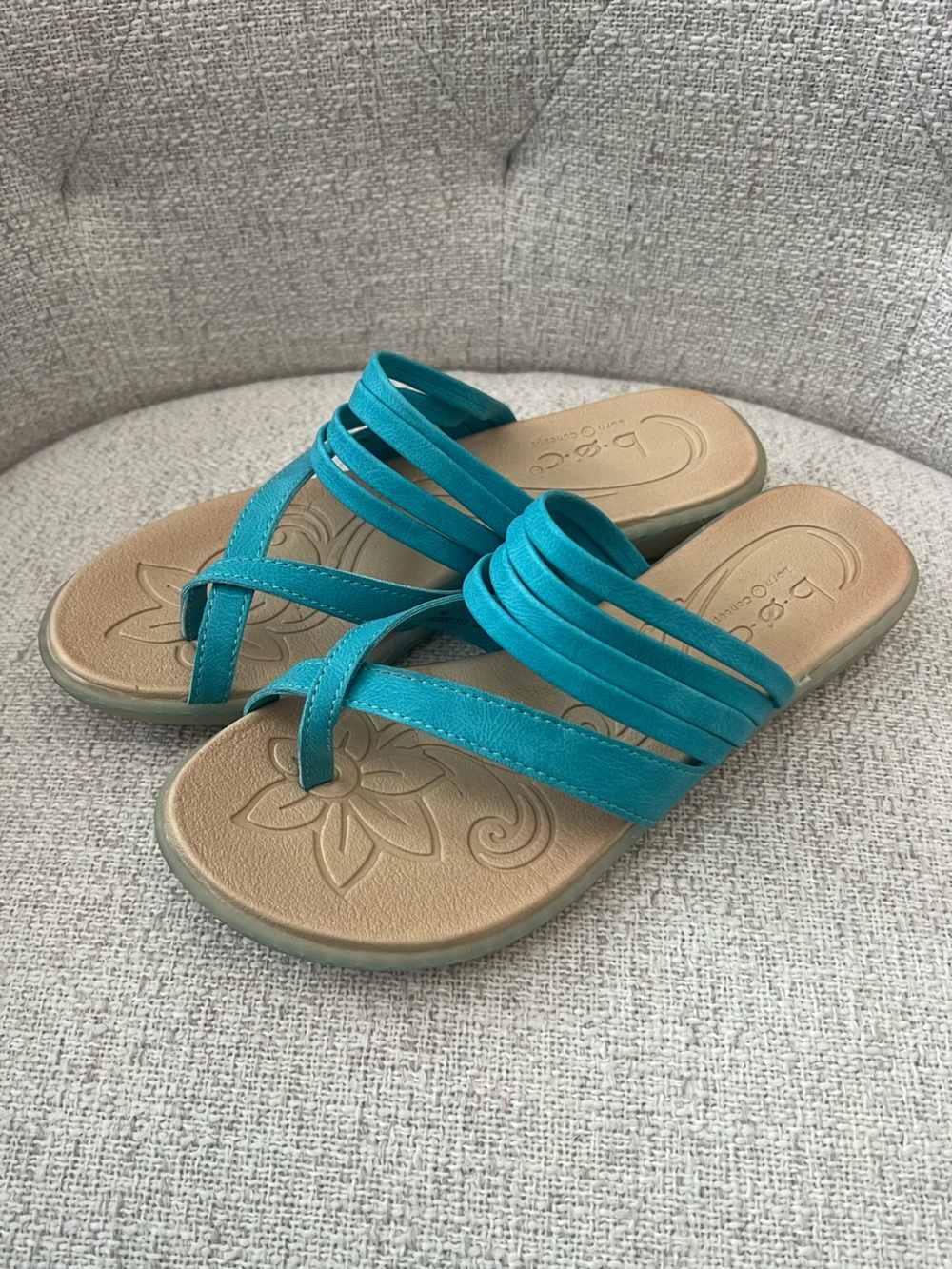 b.ø.c Born Concept Turquoise & Tan Strappy Sandals size 7